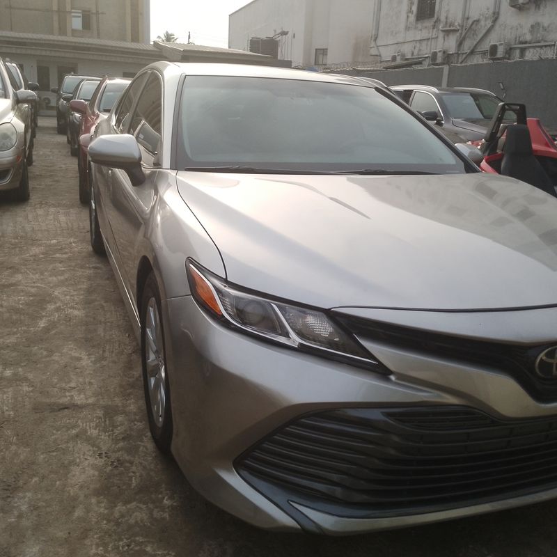 Thumbnail 3 of 2019 Toyota Camry Le